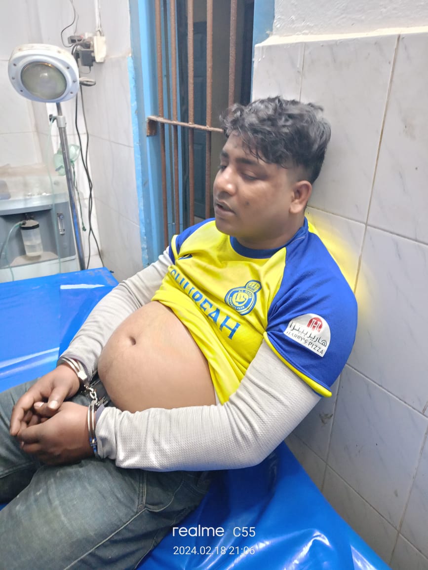 জীবননগরে মাদক ব্যবসায়ীর ছুরিকাঘাতে দুই পুলিশ সদস্য জখম