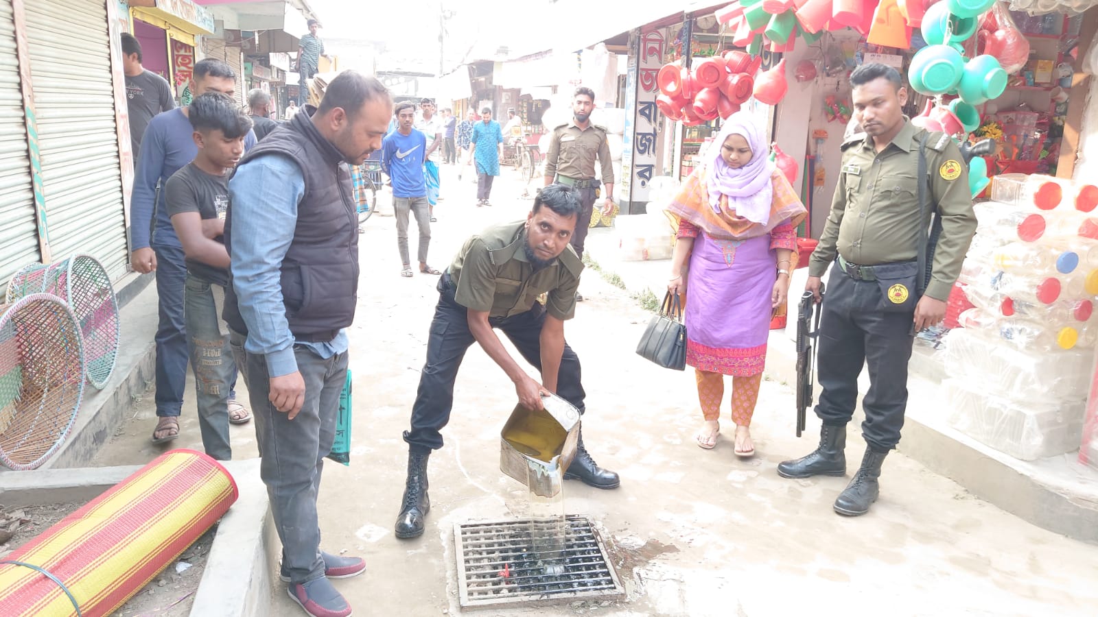 জীবননগরে মুদি দোকানিকে ২ হাজার টাকা জরিমানা