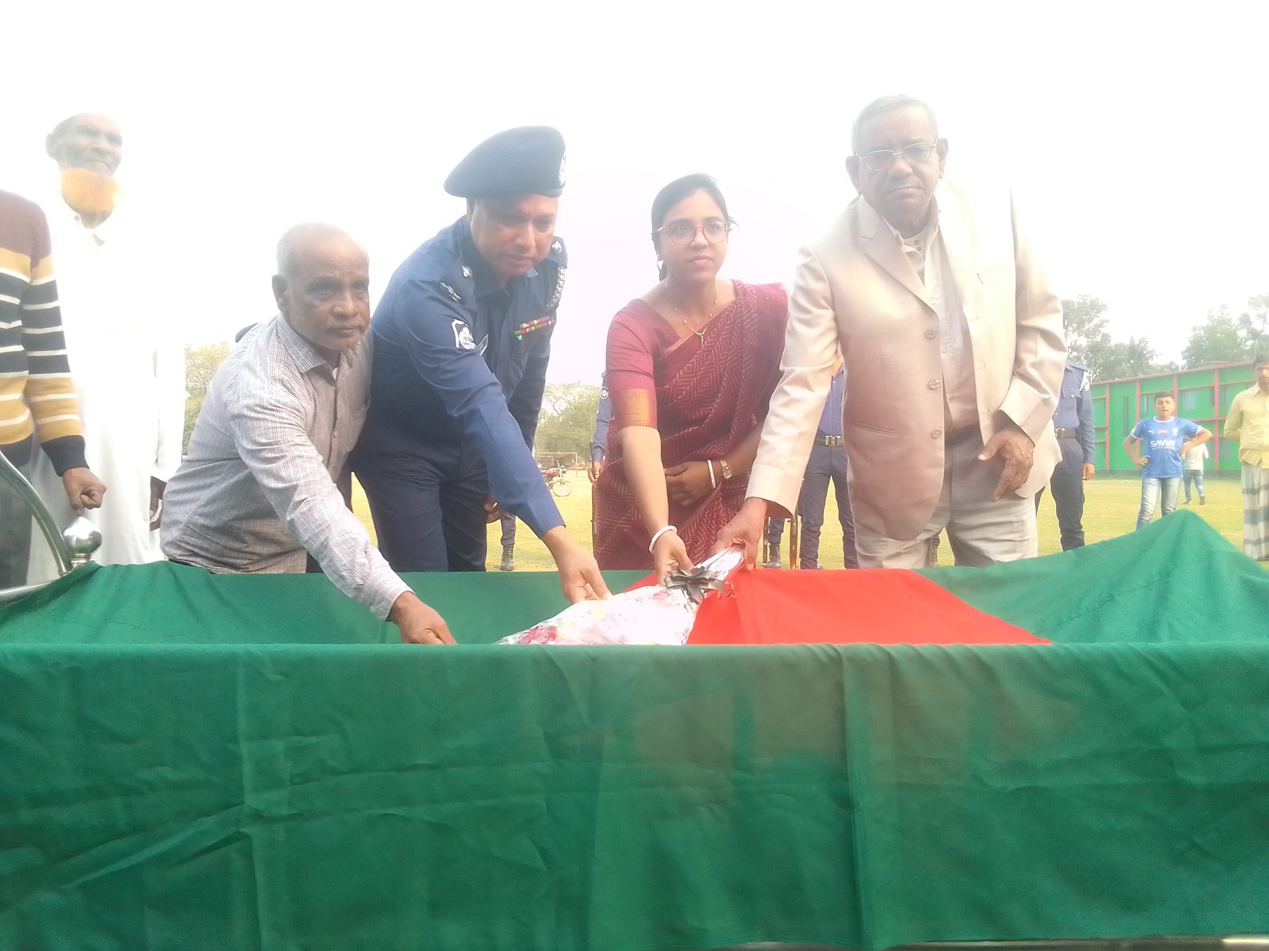 মুন্সীগঞ্জে রাষ্ট্রীয় মর্যাদায় বীর মুক্তিযোদ্ধা মনি’র দাফন