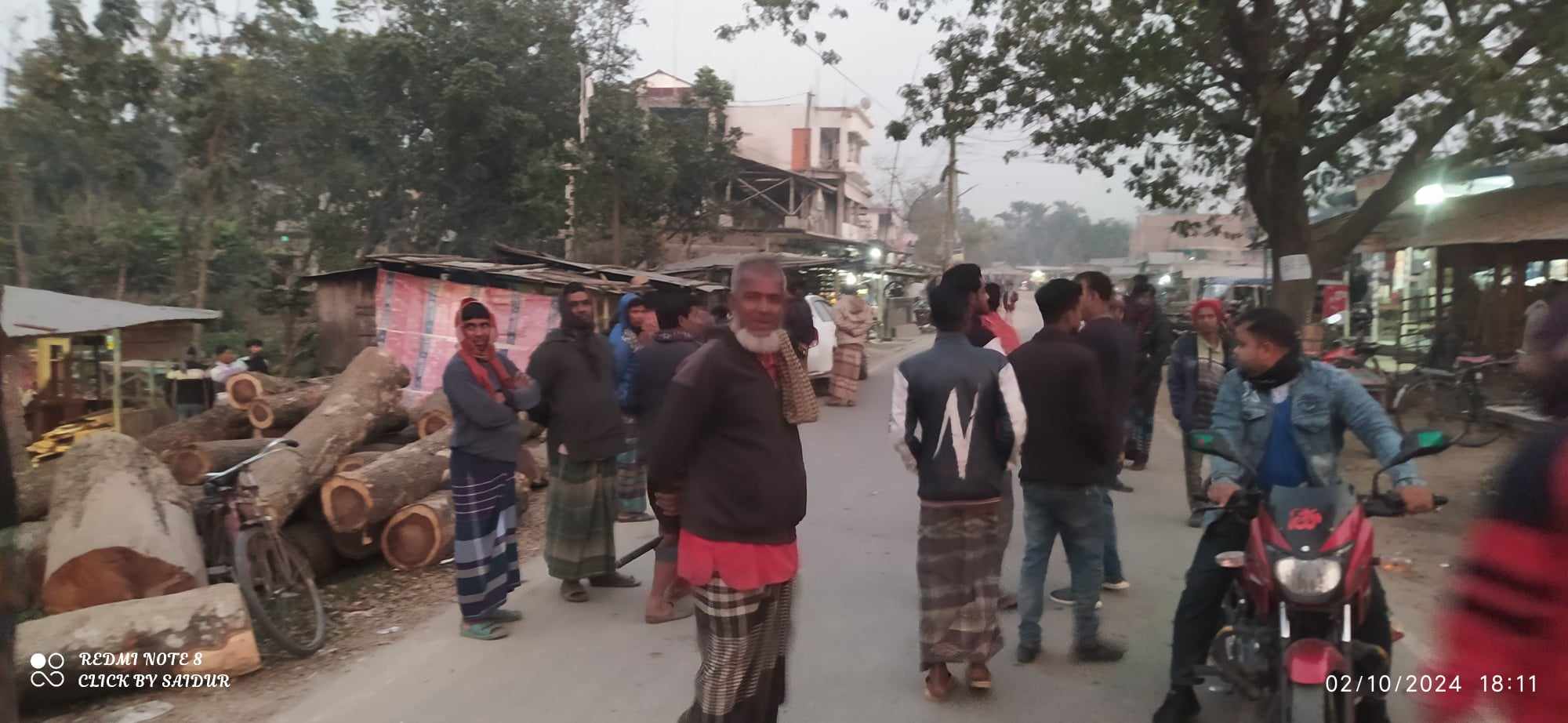 গড়াইটুপি-তিতুদহের রাস্তায় গতিরোধক এখন গলার কাটা