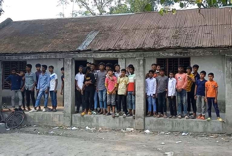 মানবিক বিভাগে পরীক্ষা দিচ্ছেন বাণিজ্য শিক্ষার্থী