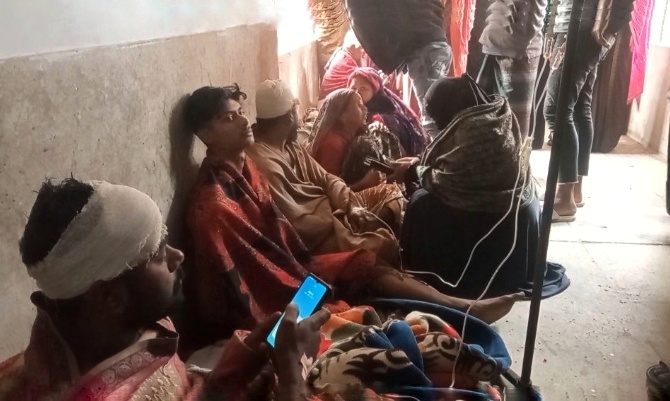 গাংনীতে মালিক-শ্রমিকদের মধ্যে সংঘর্ষ, আহত ১৩
