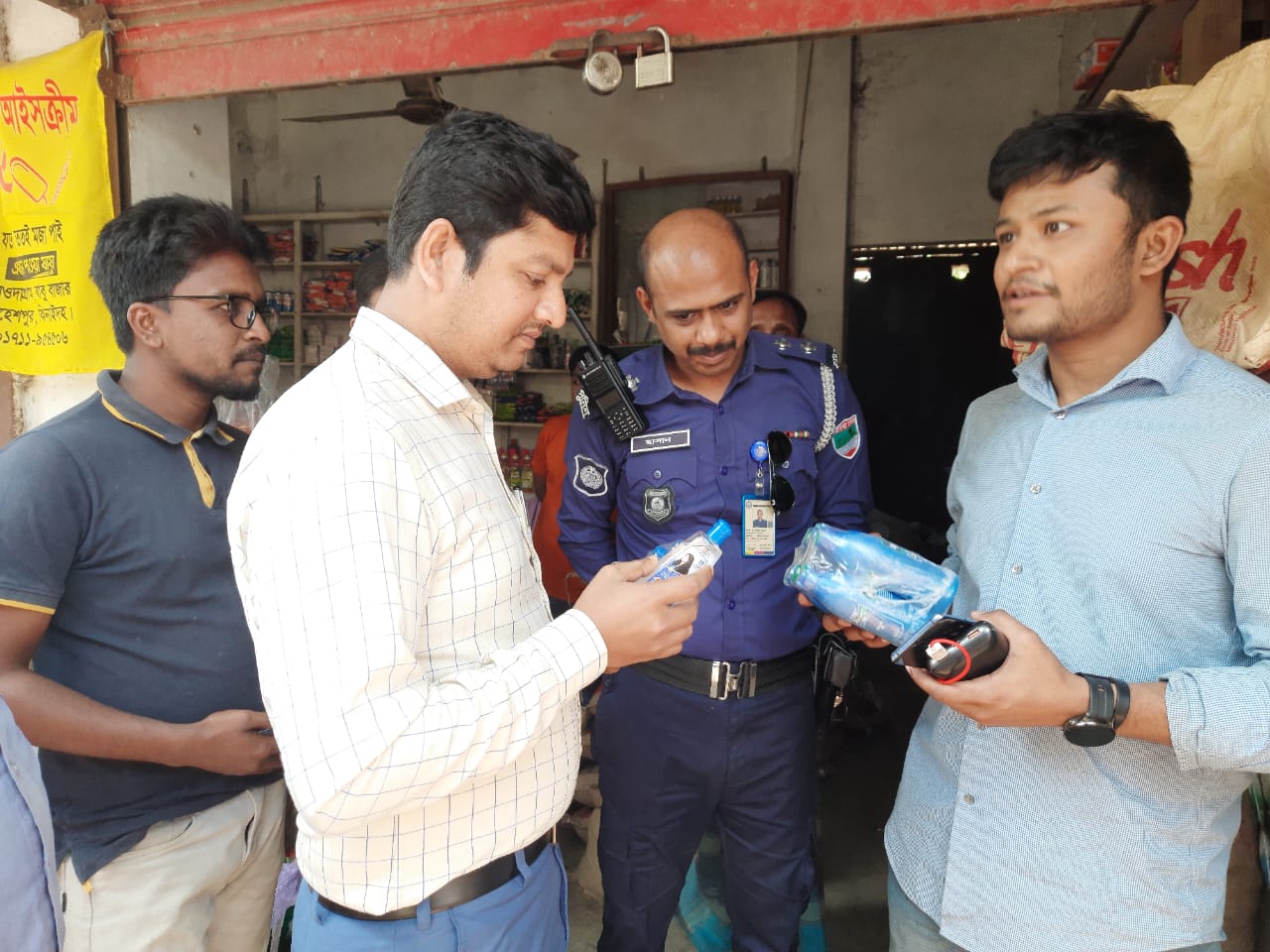 চুয়াডাঙ্গায় নকল নারিকেল তেলের গোডাউনে ভোক্তার অভিযান