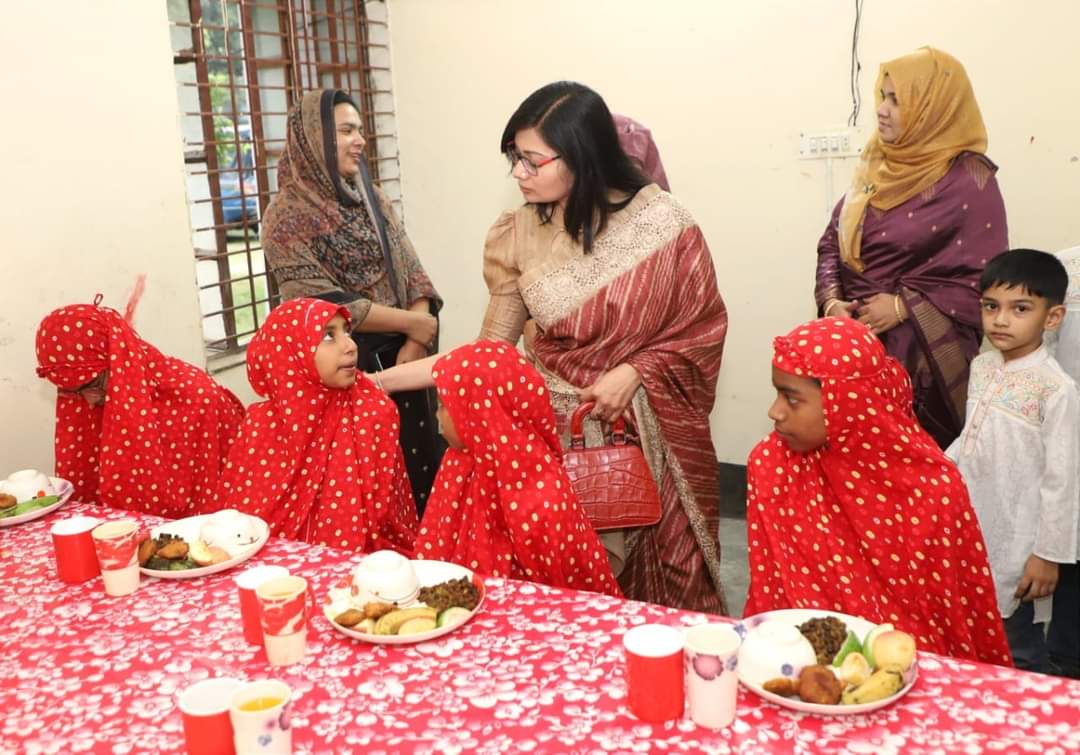 চুয়াডাঙ্গায় এতিম শিশুদের সাথে কুশল বিনিময় ও ইফতার অনুষ্ঠানে পুনাক সভানেত্রী জান্নাতুল ফেরদৌস