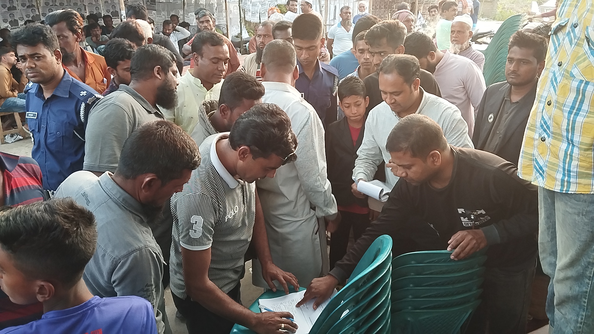 মাখালডাঙ্গা ইউপি নির্বাচনে মোটরসাইকেল প্রতীকের প্রার্থী চন্দনের সমর্থককে জরিমানা