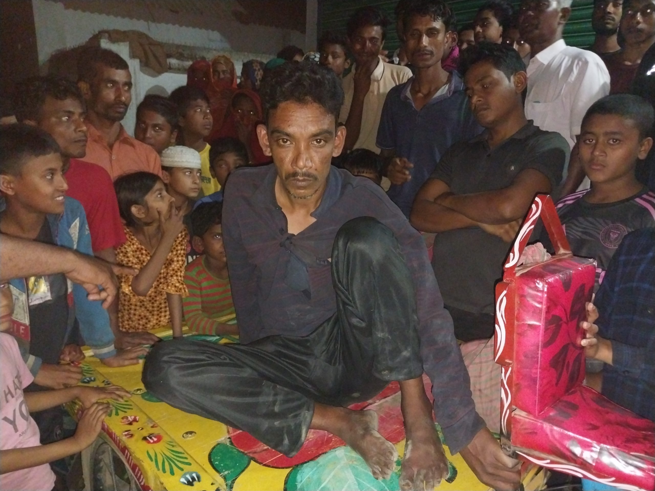 হলিধানীতে পাখি ভ্যান চোর চক্রের সদস্য আটক