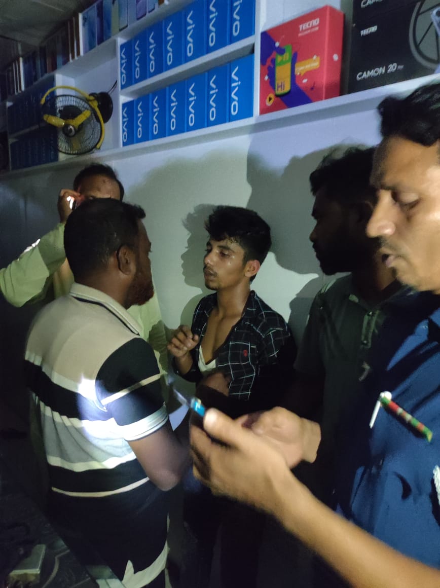 জীবননগরে চুরি করতে গিয়ে ধরা, যুবককে গণধোলাই
