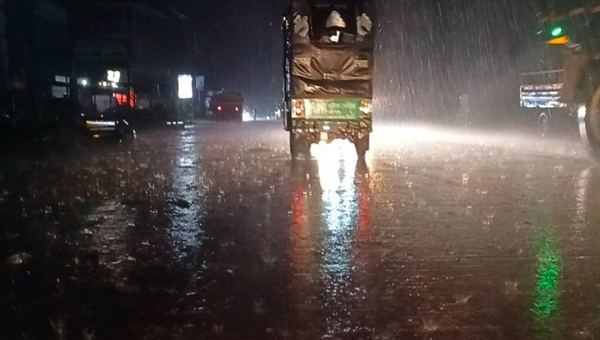 চুয়াডাঙ্গায় গরমের পর স্বস্তির বৃষ্টি