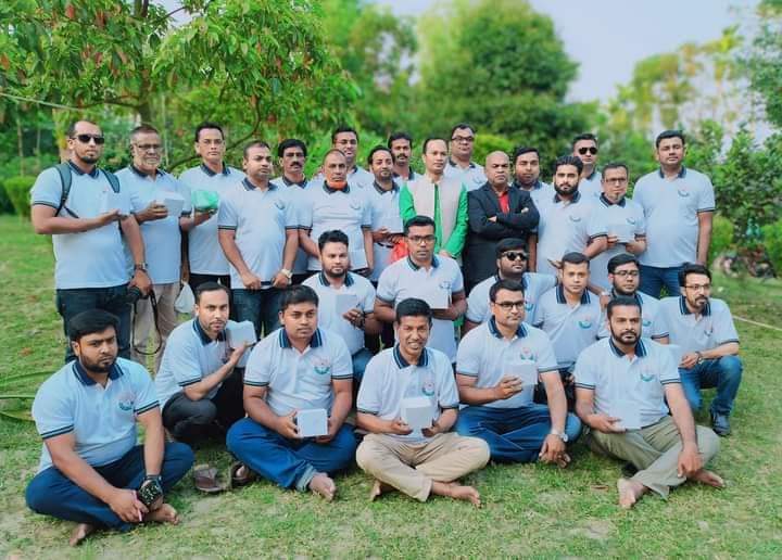 উৎসবমুখর পরিবেশে প্রেসক্লাব মহেশপুরের বার্ষিক বনভোজন