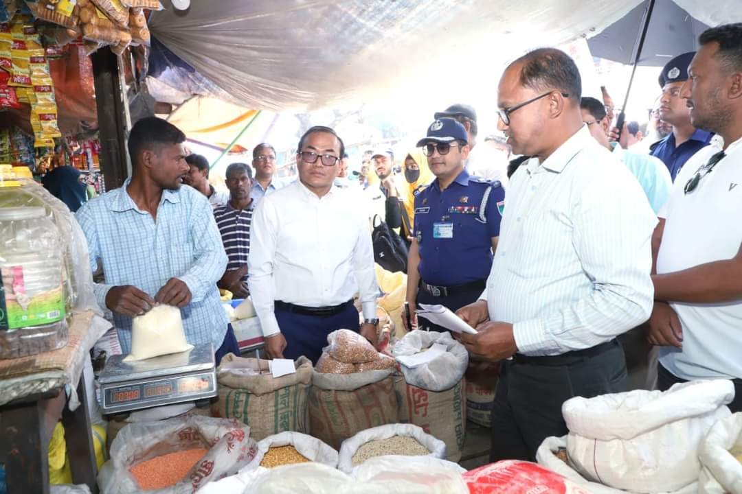 চুয়াডাঙ্গায় রমজানে দ্রব্যমূল্য নিয়ন্ত্রণে রাখতে বাজার মনিটরিংয়ে ডিসি-এসপি