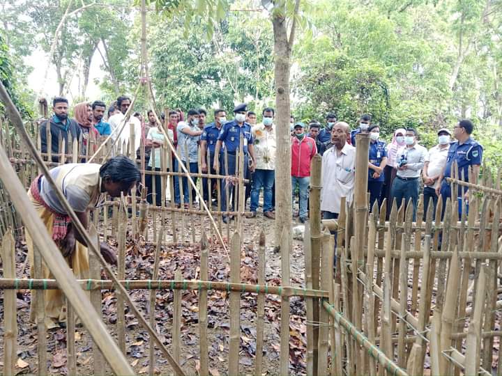আন্দুলবাড়ীয়ায় আড়াই মাস পর কবর থেকে লাশ উত্তোলন