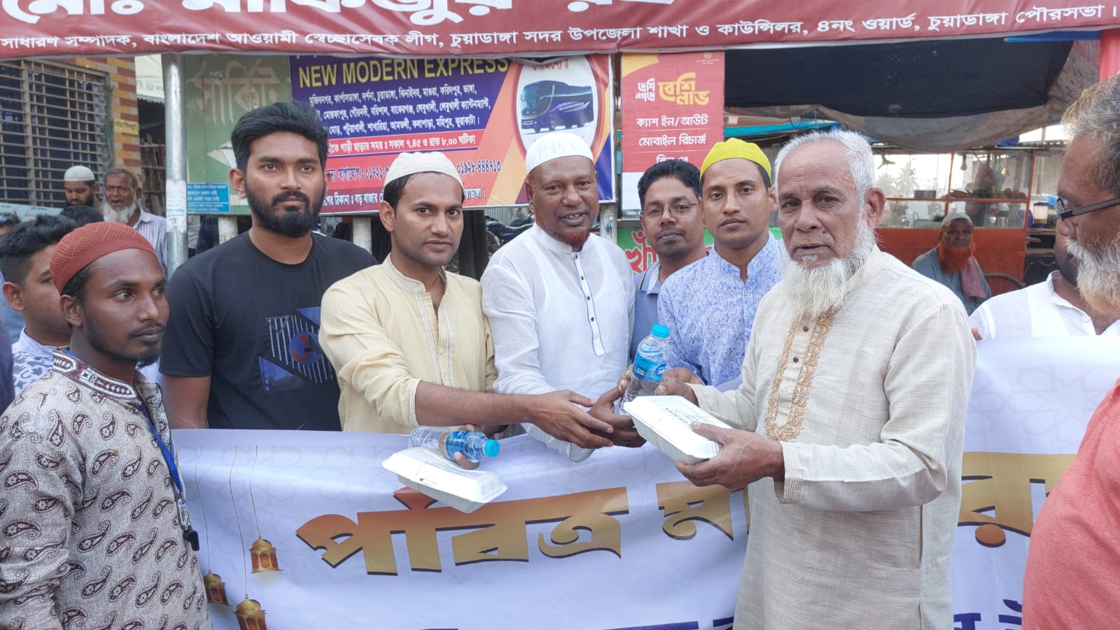 চুয়াডাঙ্গায় মাসব্যাপী ইফতার বিতরণ কর্মসূচির উদ্বোধনকালে জিল্লুর রহমান