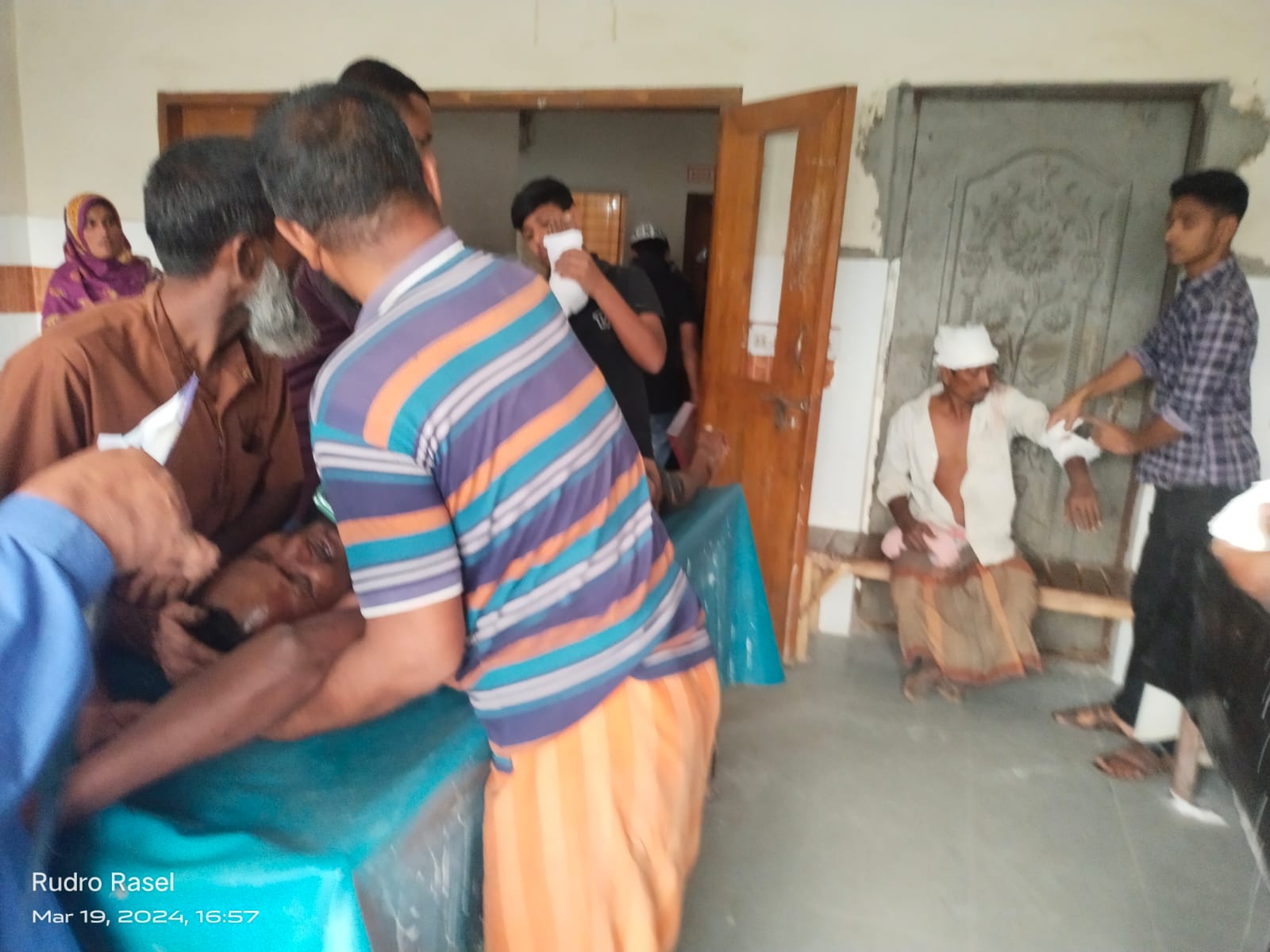 চুয়াডাঙ্গা-মেহেরপুর সড়কে লাটাহাম্বারে ট্রাকের ধাক্কা, জখম ৫