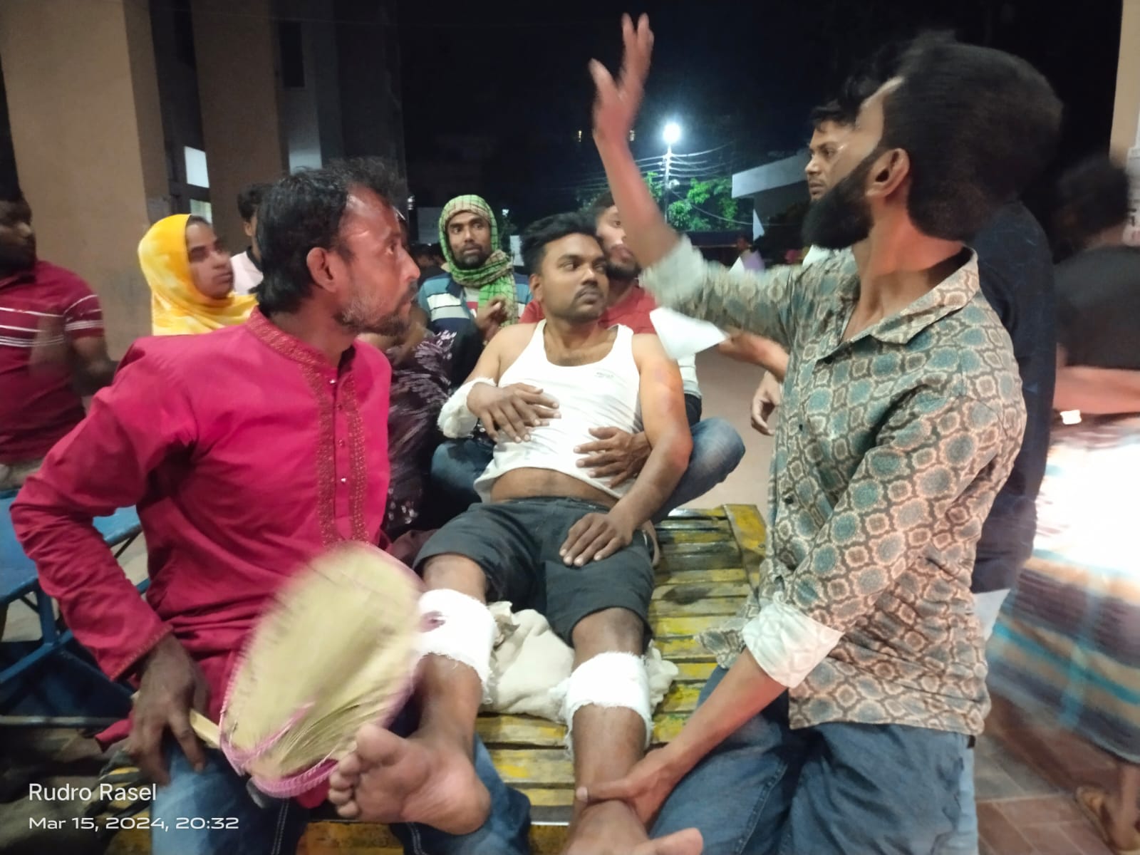 ইফতার বিতরণ করায় যুবককে হাতুড়ি দিয়ে পিটিয়ে জখম