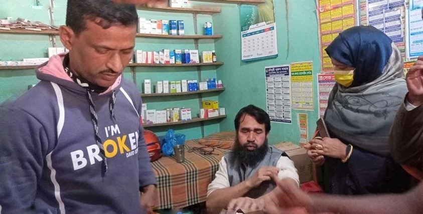 গাংনীতে মৌমাছির হুলে ৩০ পথচারী আহত