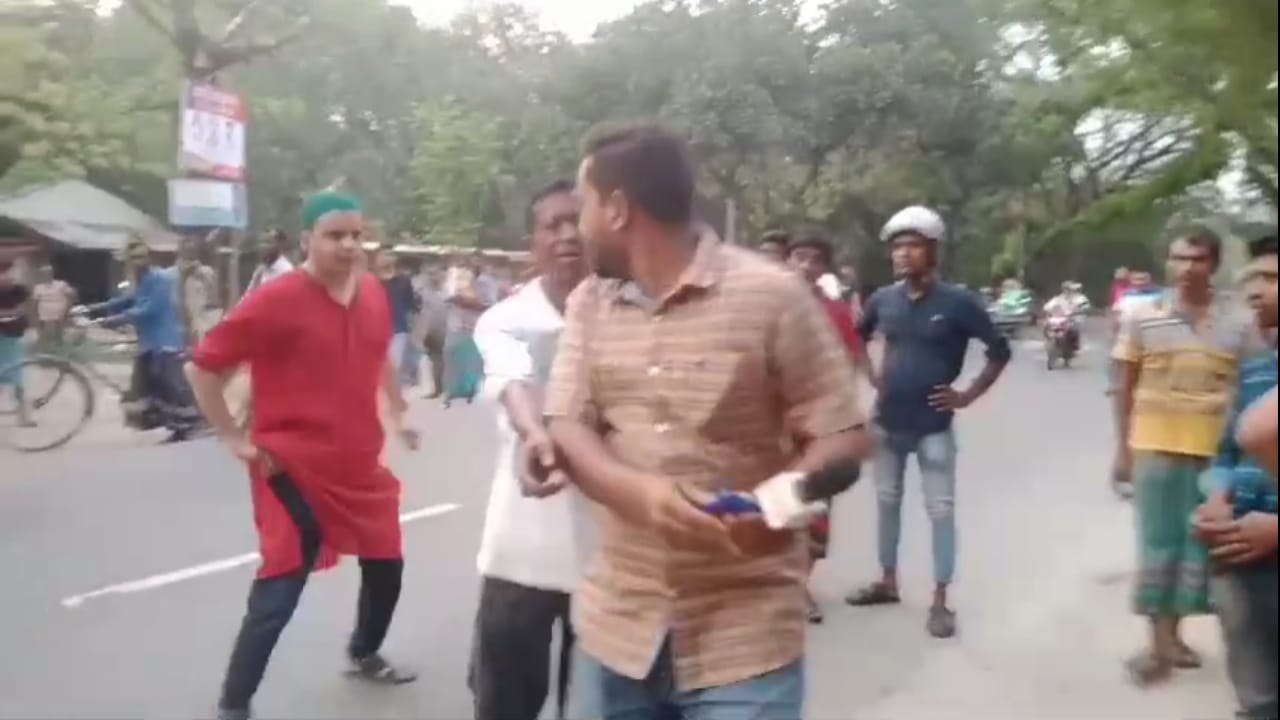 সংবাদ সংগ্রহকালে সাংবাদিকদের ওপর হামলা, ক্যামেরা ভাঙচুর