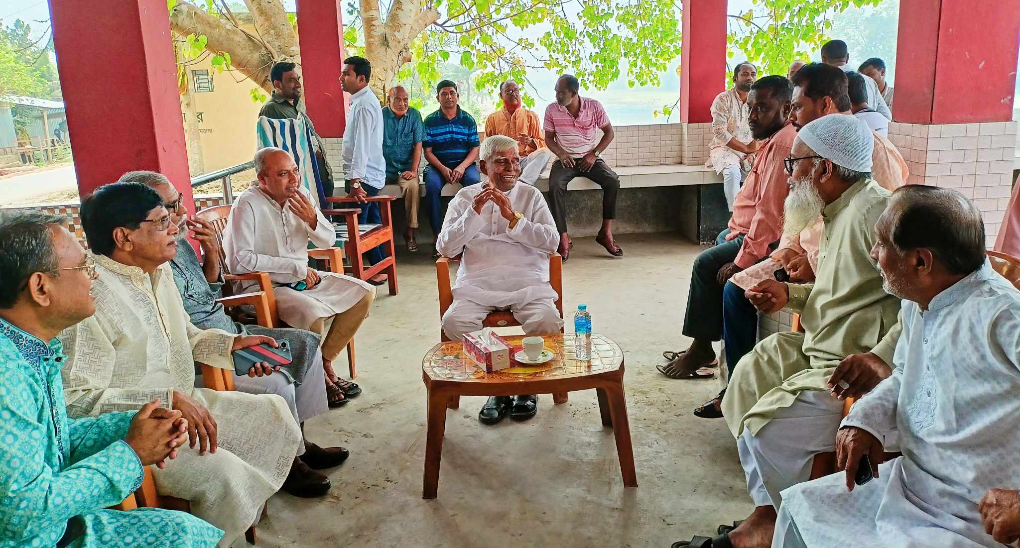 আলমডাঙ্গা বধ্যভূমি পরিদর্শন শেষে মতবিনিময়কালে এমপি ছেলুন জোয়ার্দ্দার