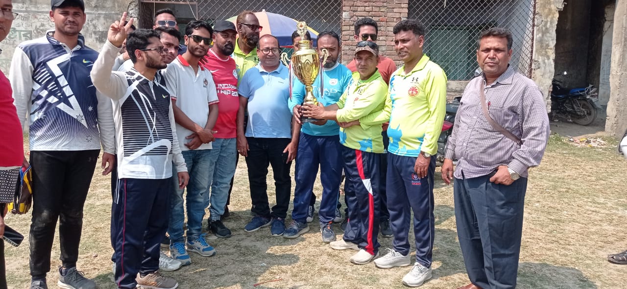 চুয়াডাঙ্গা প্রেসক্লাব ও টিম চুয়াডাঙ্গার মধ্যে প্রীতি ক্রিকেট ম্যাচ অনুষ্ঠিত