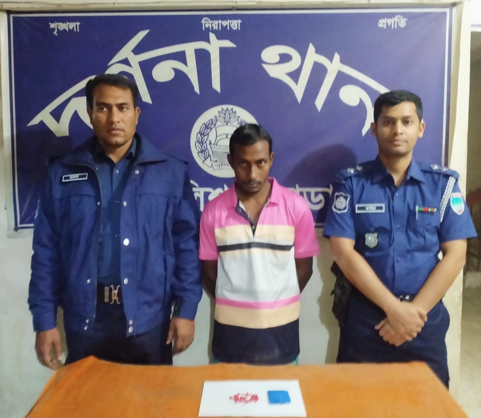 দর্শনায় ইয়াবাসহ রেজাইল আটক