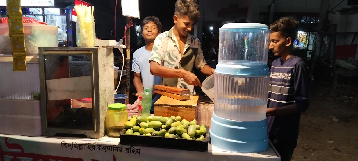 তীব্র তাপদাহে দর্শনায় চাহিদা বেড়েছে শরবতের