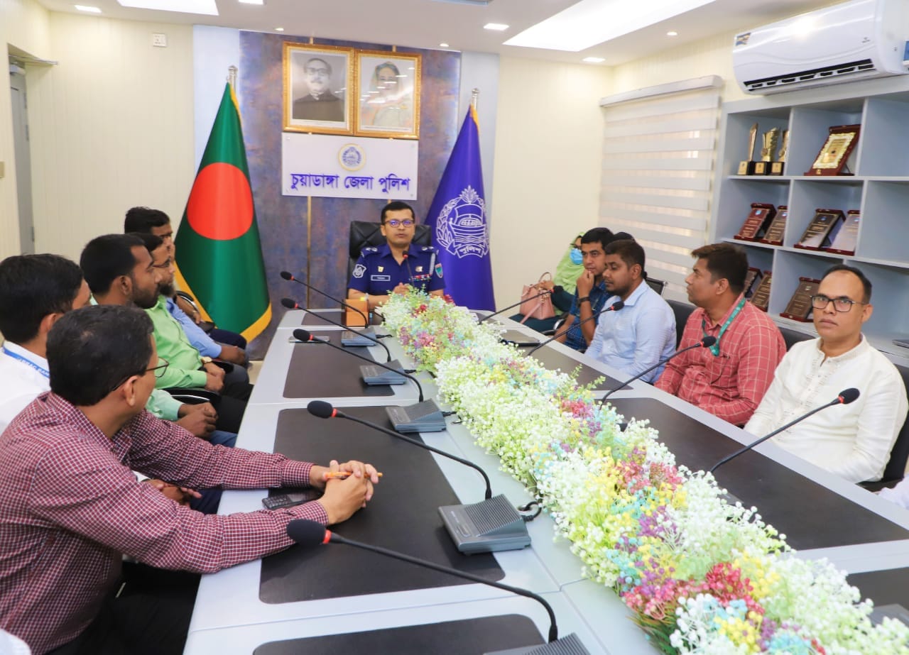 চুয়াডাঙ্গার ব্যাংক কর্মকর্তাদের সাথে পুলিশ সুপার ফয়জুর রহমানের মতবিনিময়
