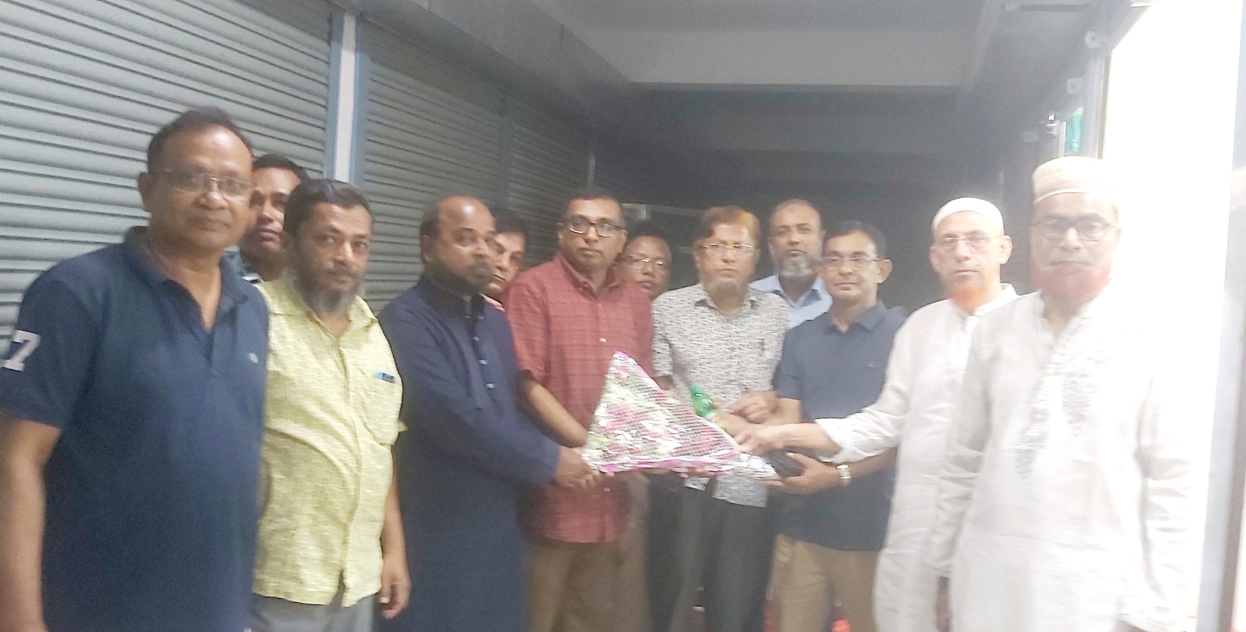আলমডাঙ্গায় অধ্যক্ষ কামাল হাসানকে ফুলেল শুভেচ্ছা