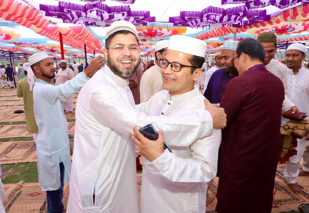 ধর্মীয় ভাবগাম্ভির্যের মধ্যদিয়ে চুয়াডাঙ্গায়সহ সারাদেশে পবিত্র ঈদুল ফিতর উদ্যাপন