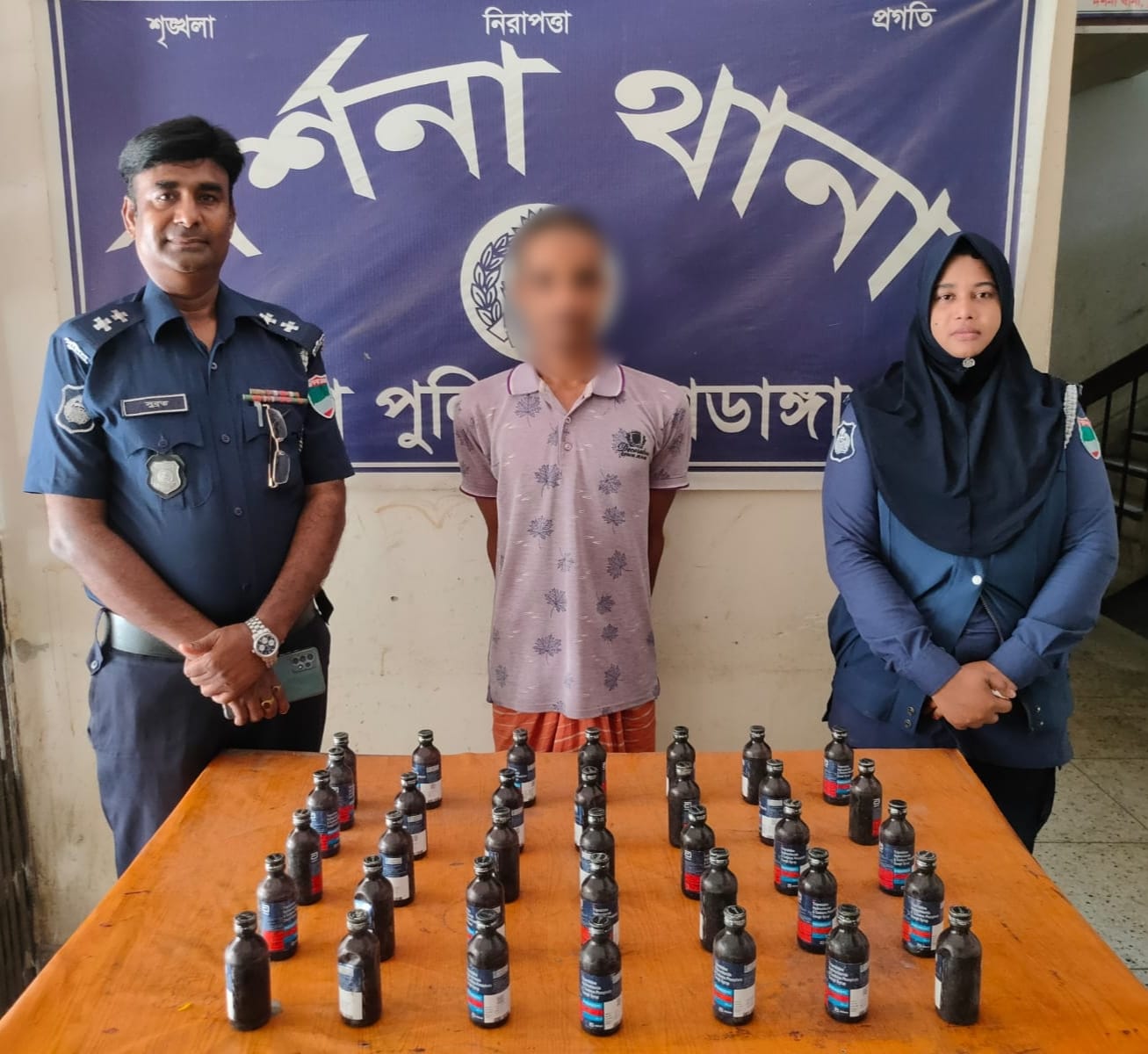 দর্শনায় ৩৬ বোতল ফেনসিডিলসহ যুবক আটক