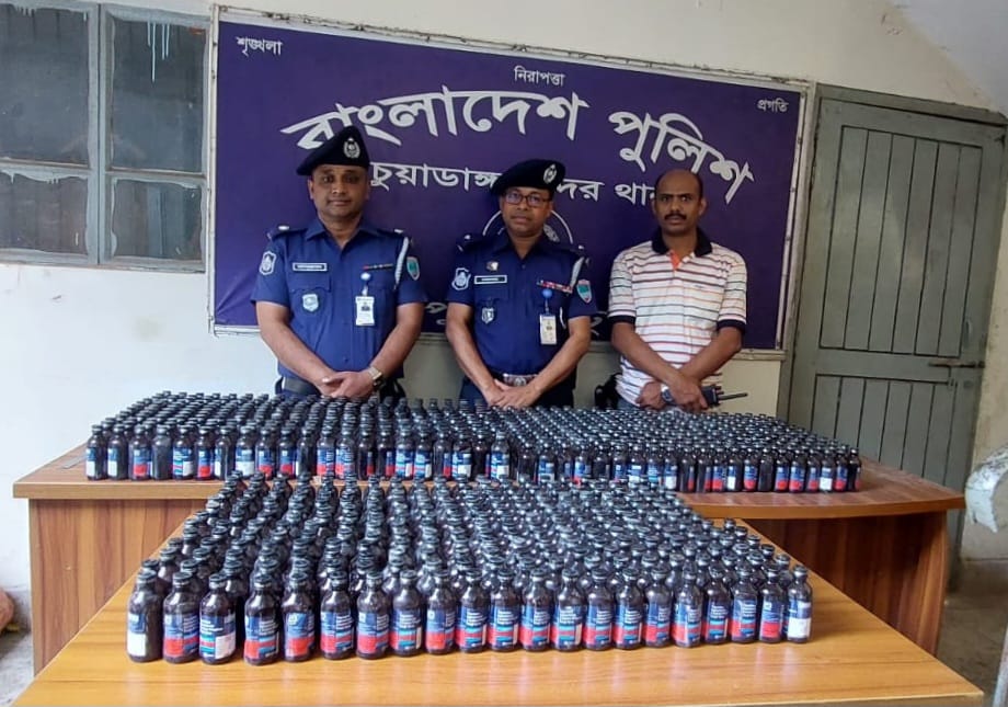 মিলল ৭৭০ বোতল ফেনসিডিল, চালক পলাতক