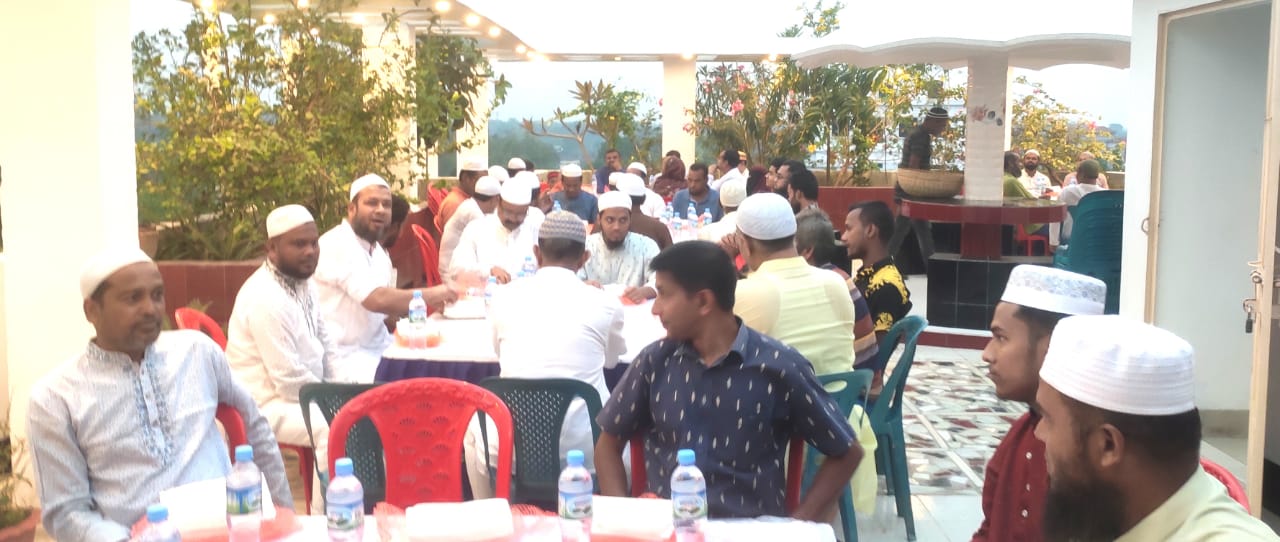 দর্শনা পৌর মেয়রের উদ্যোগে ইফতার মাহফিল