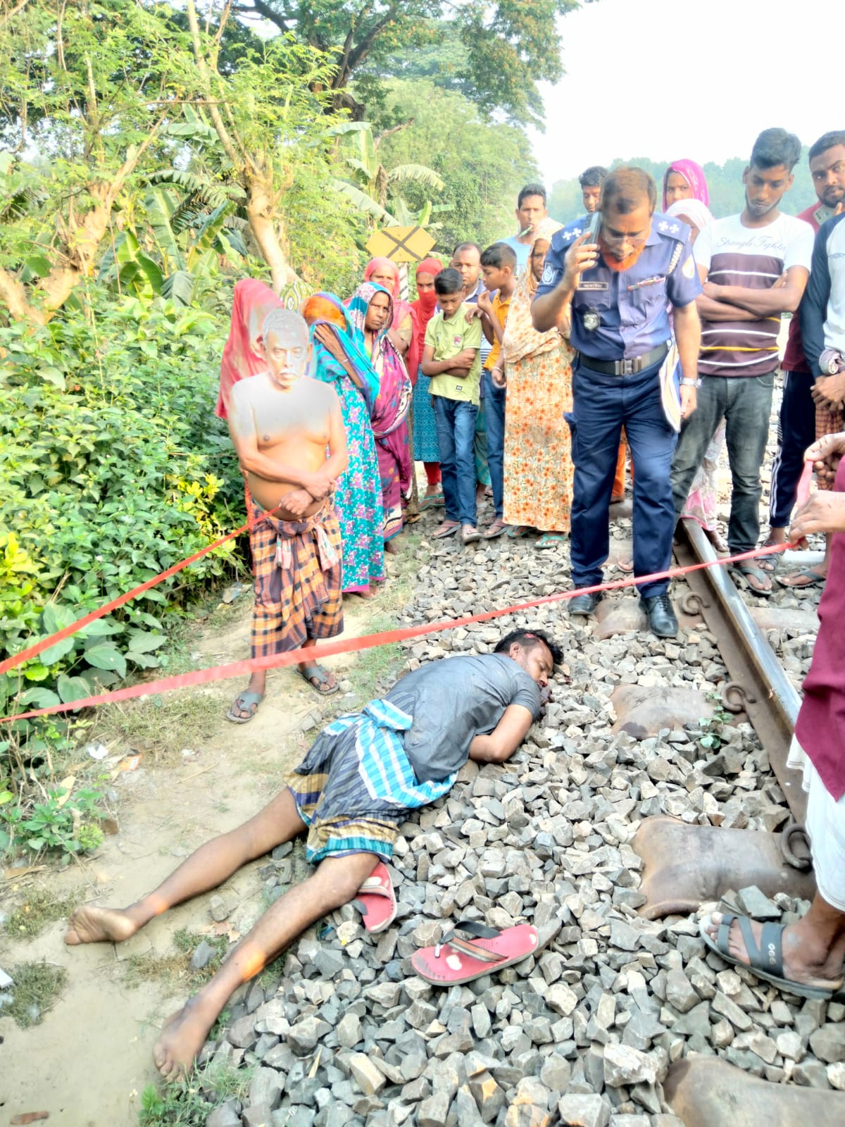 দর্শনায় রেল লাইনের পাশে মিলল যুবকের লাশ