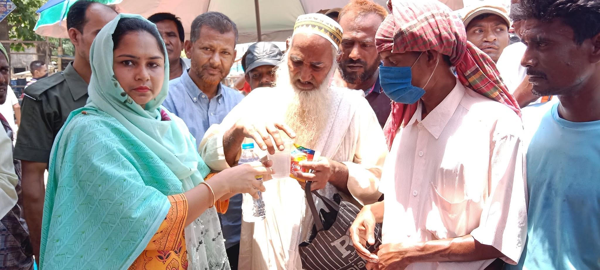 দামুড়হুদা ও জীবননগরে খাবার পানি, স্যালাইন ও শরবত বিতরণ