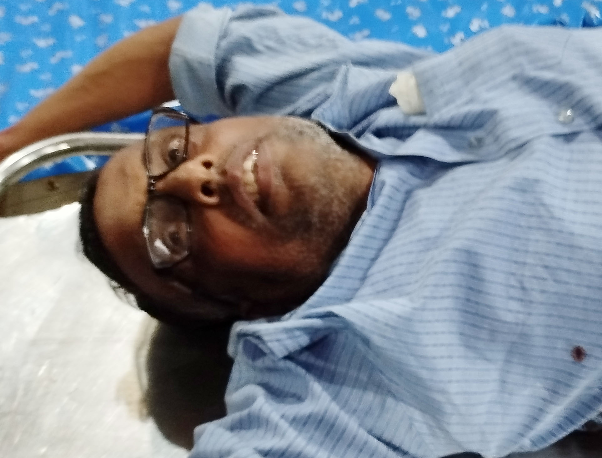 আলমডাঙ্গায় মোটরসাইকেলর ধাক্কায় বৃদ্ধ জখম