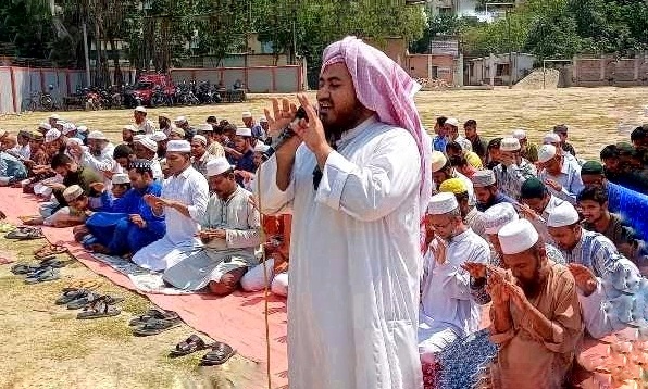 গাংনী ও সাগান্নায় বৃষ্টি প্রার্থনায় নামাজ আদায়