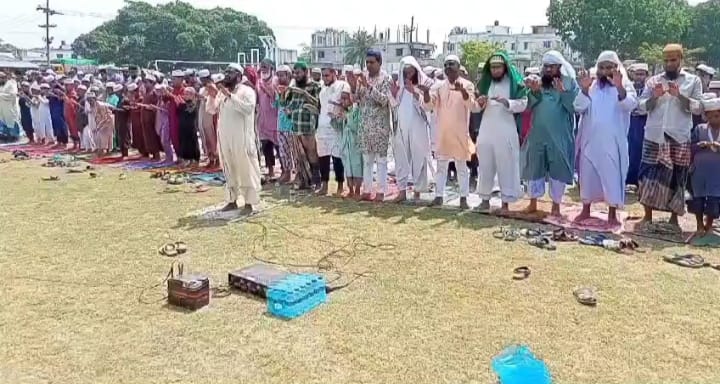 চুয়াডাঙ্গা ও মেহেরপুরে বৃষ্টি প্রার্থনায় নামাজ আদায়