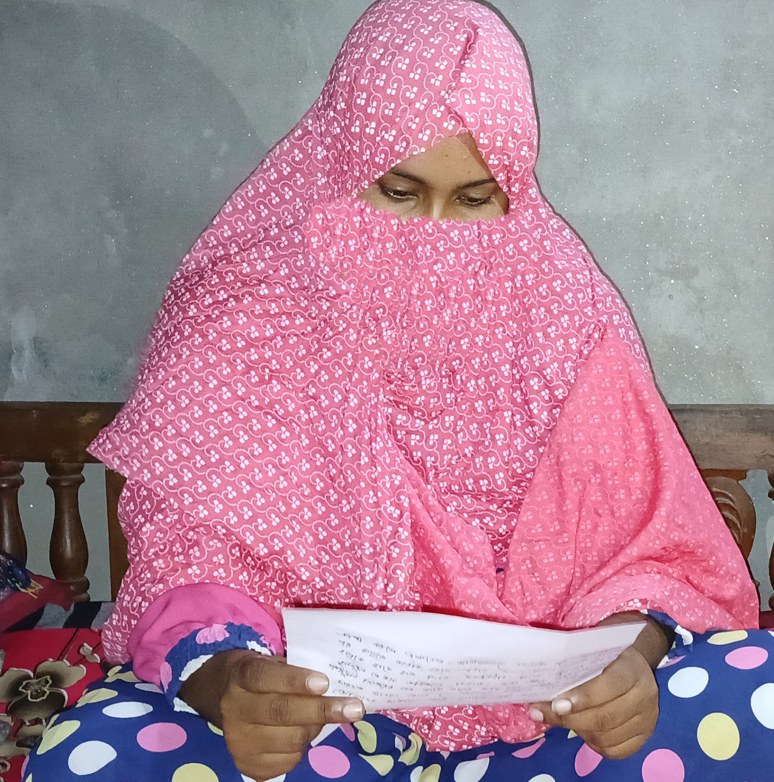 তালাক দেয়ায় স্বামীর বিরুদ্ধে স্ত্রীর সংবাদ সম্মেলন