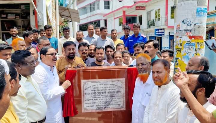 দামুড়হুদায় বিভিন্ন সড়কের উন্নয়ন কাজের উদ্বোধনকালে এমপি টগর