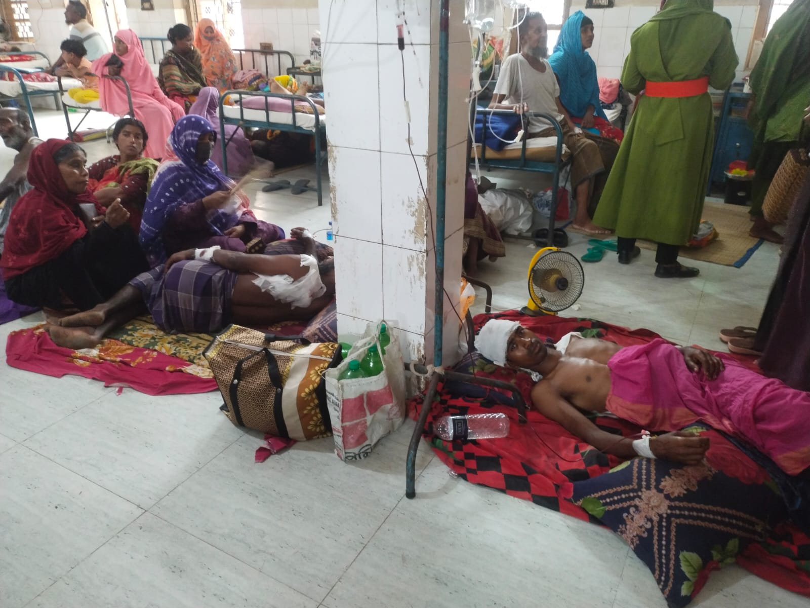 দর্শনায় পিতা-পুত্রকে কুপিয়ে জখম