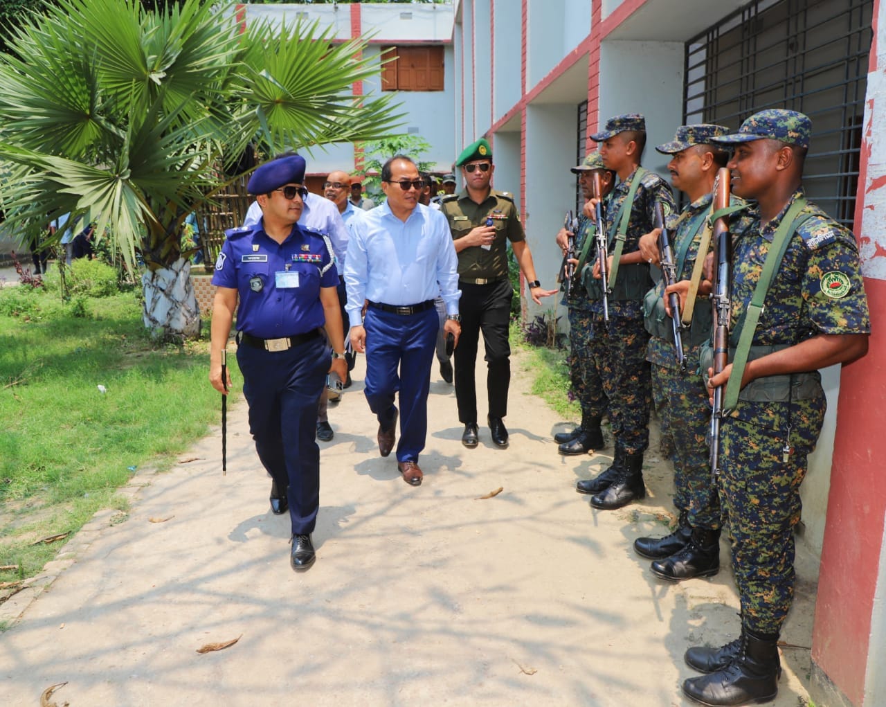 চুয়াডাঙ্গা সদর ও আলমডাঙ্গায় পুলিশ-প্রশাসনের কঠোর নিরাপত্তা বলয়