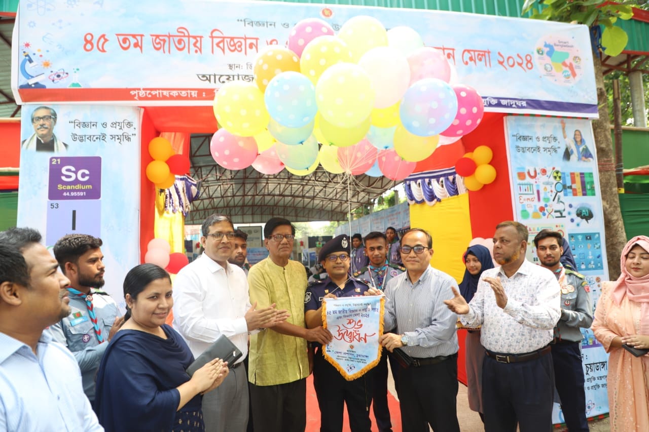 চুয়াডাঙ্গায় জাতীয় বিজ্ঞান মেলার উদ্বোধনকালে ডিসি ড. কিসিঞ্জার চাকমা