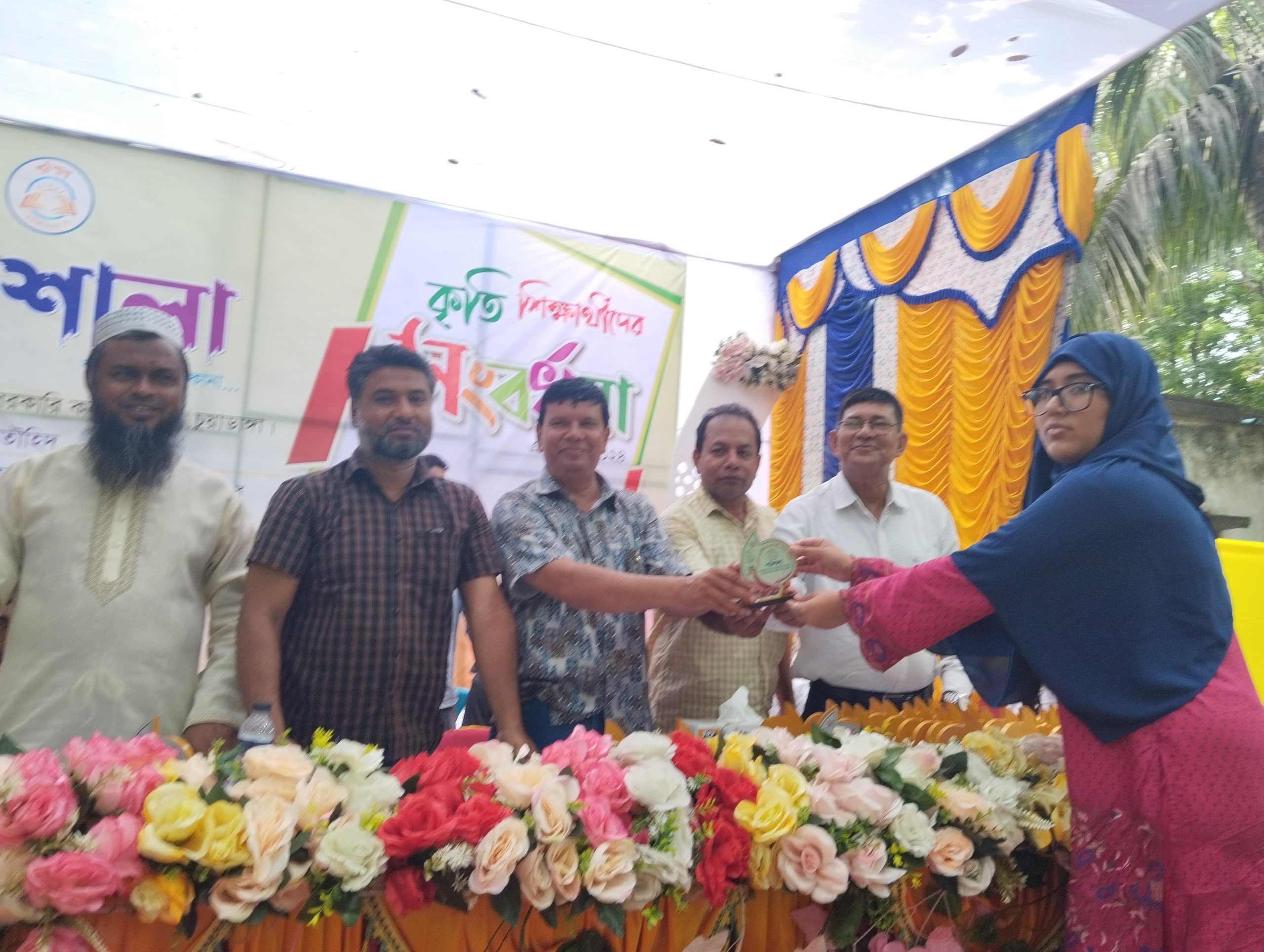 চুয়াডাঙ্গায় এসএসসিতে জিপিএ-৫ প্রাপ্ত কৃতী শিক্ষার্থীদের সংবর্ধনা অনুষ্ঠানে বক্তারা