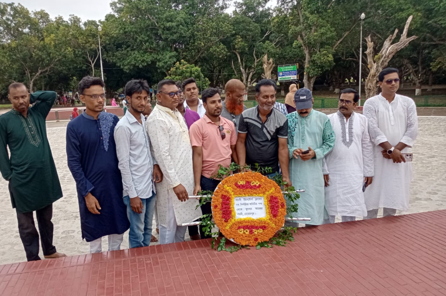 মুজিবনগর স্মৃতিসৌধে গাংনী রিপোর্টার্স ক্লাবের নবনির্বাচিত কমিটির শ্রদ্ধা