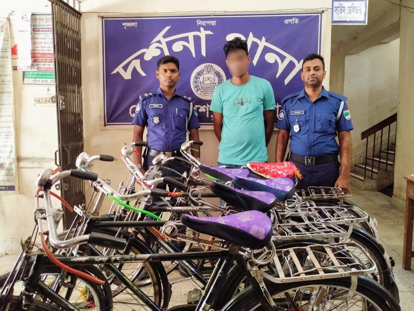 চুরি হওয়া পাঁচ বাইসাইকেলসহ যুবক গ্রেপ্তার