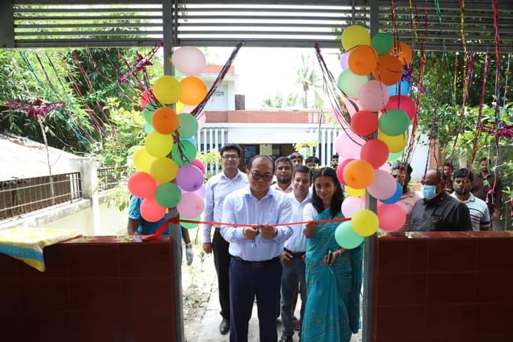 দামুড়হুদা থানা ও তহসিল অফিস পরিদর্শনকালে ডিসি ড. কিসিঞ্জার চাকমা