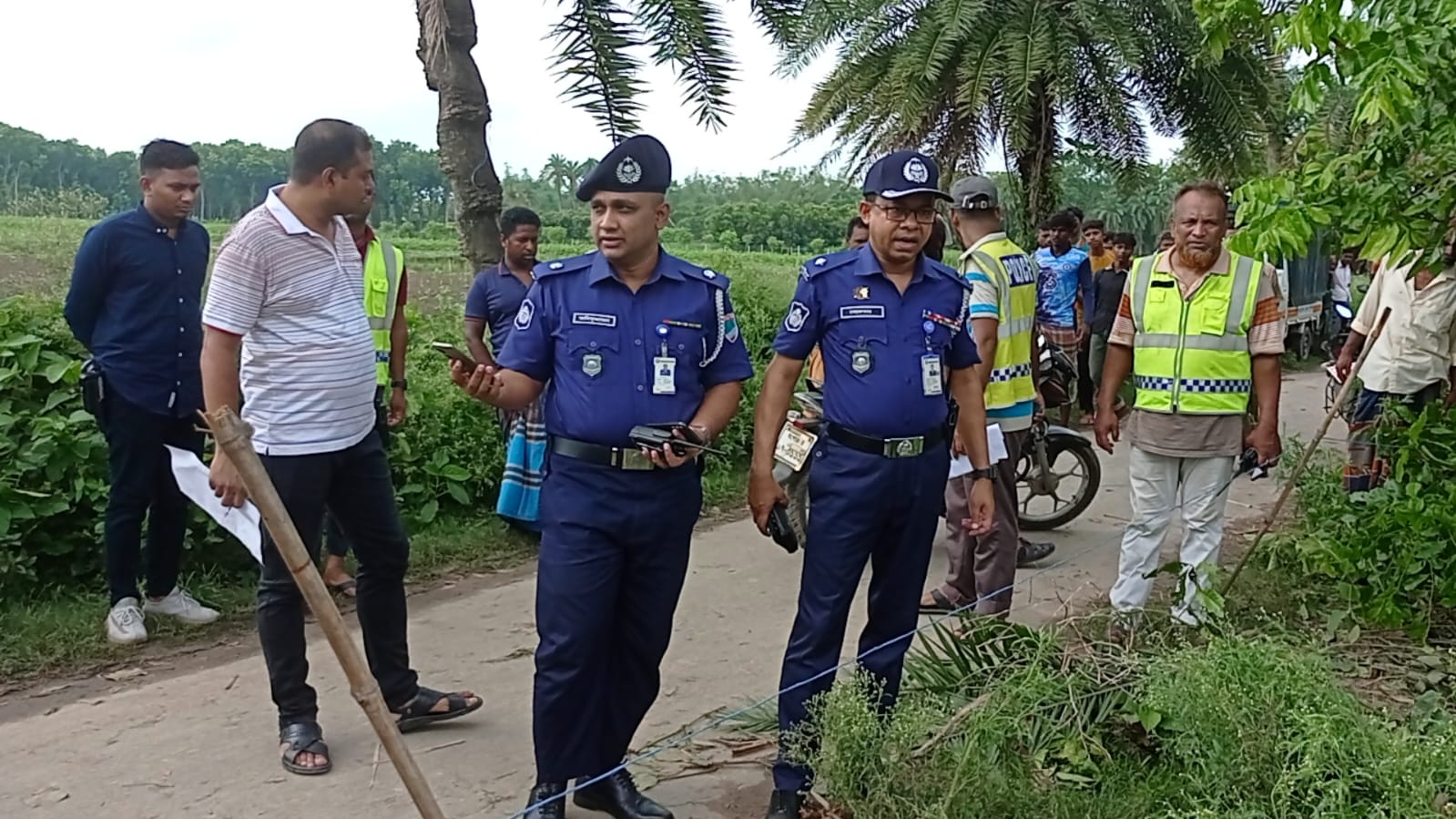 চুয়াডাঙ্গায় মাঠ থেকে কৃষকের গলাকাটা লাশ উদ্ধার