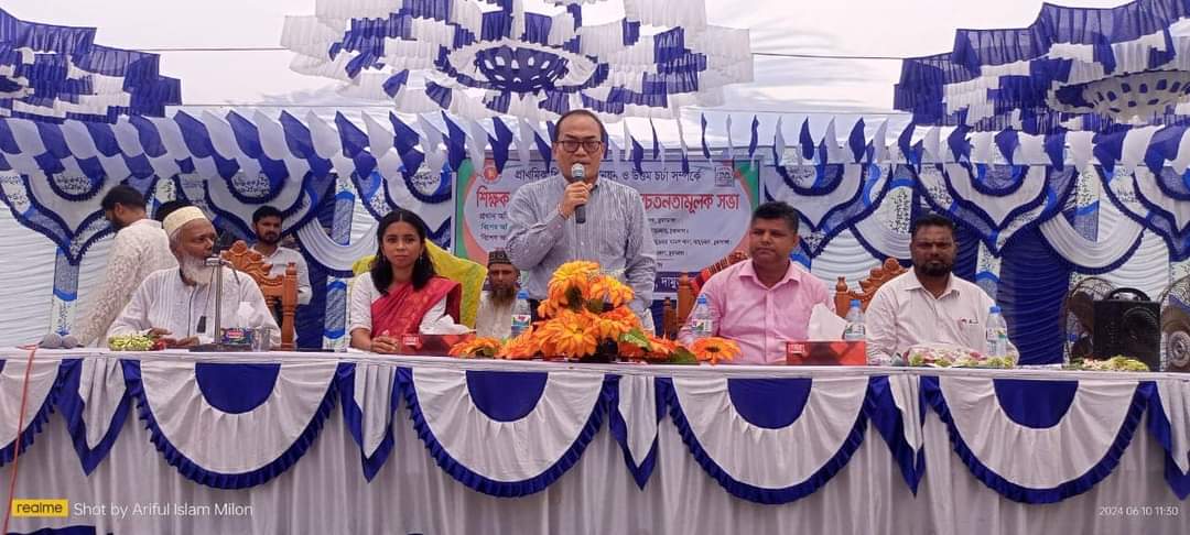 ছোট সোনামণিদের হাতে মোবাইল দেওয়া যাবে না