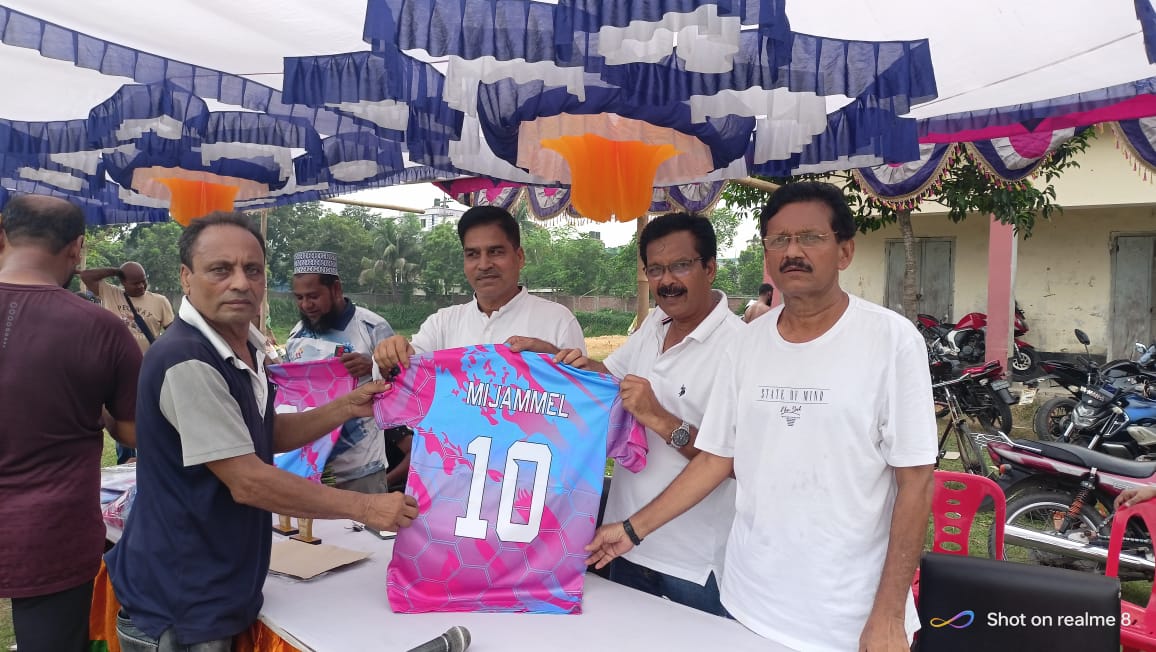 জীবননগরে ব্যাচ ভিত্তিক ফুটবল টুর্নামেন্টের উদ্বোধন