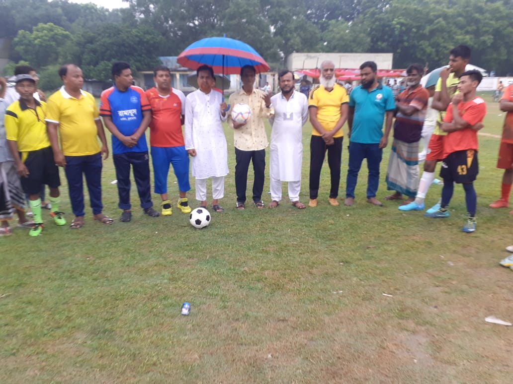 দামুড়হুদায় ফুটবল টুর্নামেন্টের উদ্বোধন