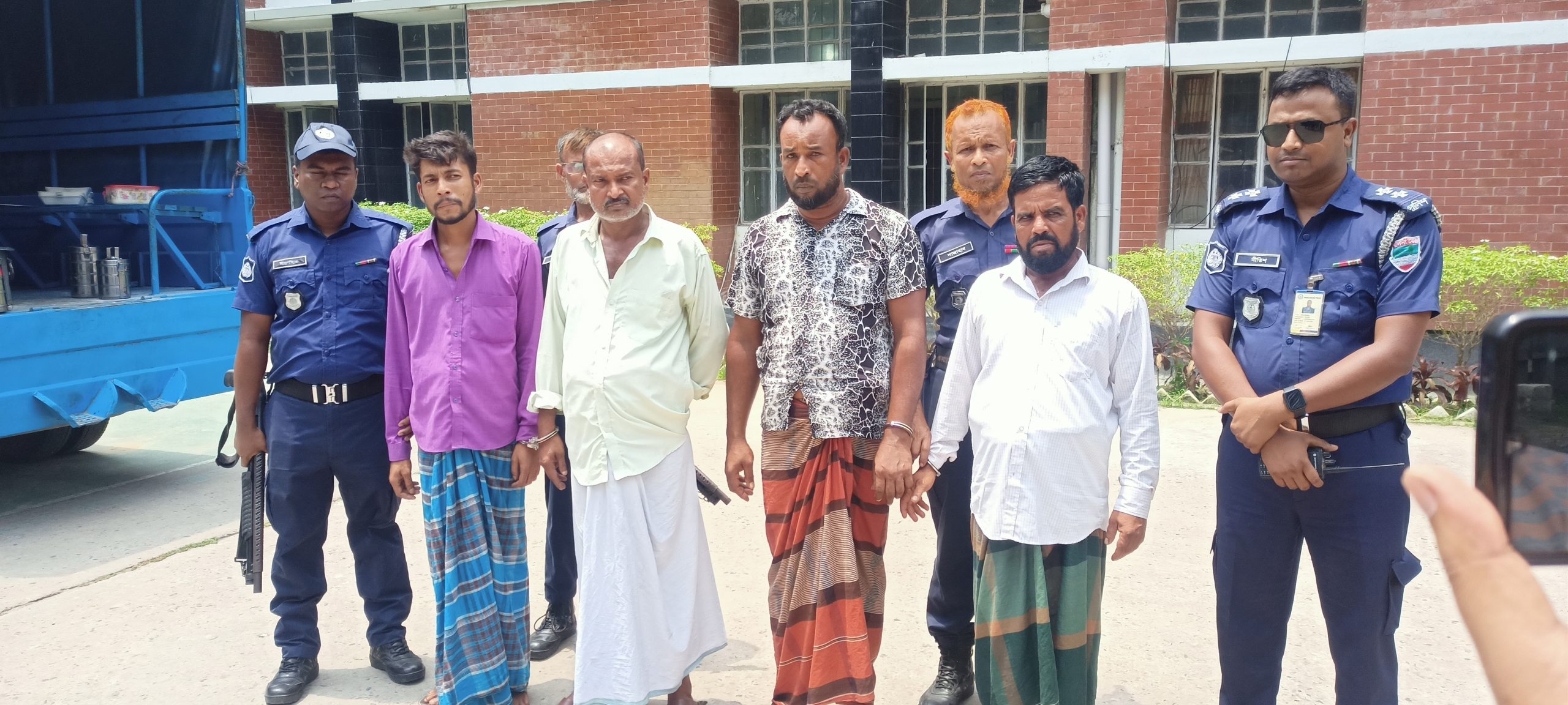 আন্তঃজেলা অজ্ঞান পার্টি চক্রের ৬ সদস্য গ্রেপ্তার