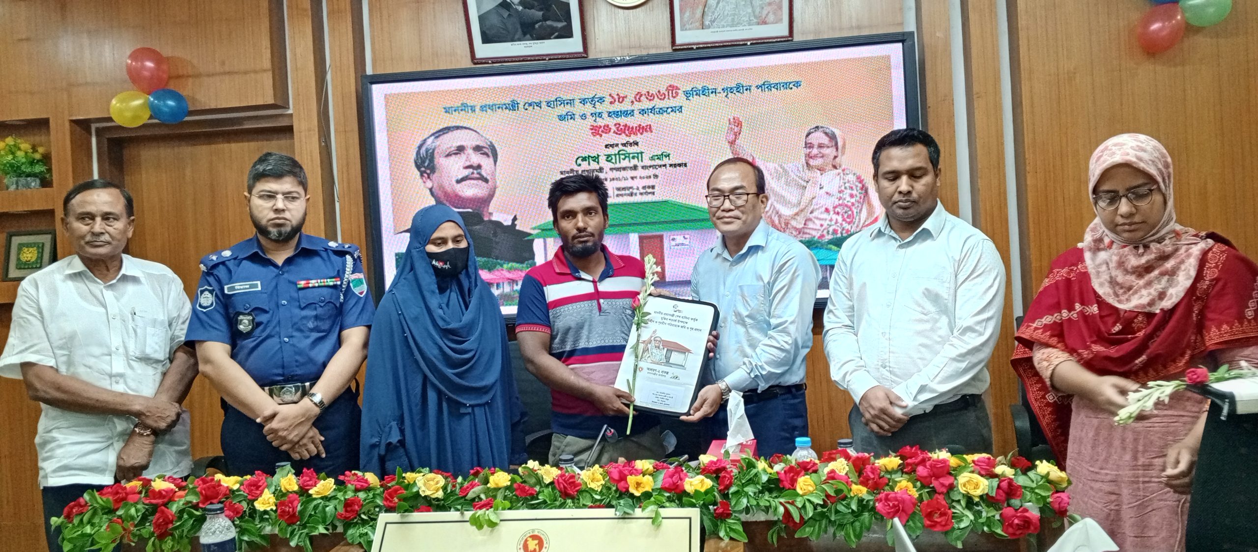 চুয়াডাঙ্গায় প্রধানমন্ত্রীর উপহারের ঘর পেল আরও ১০ পরিবার